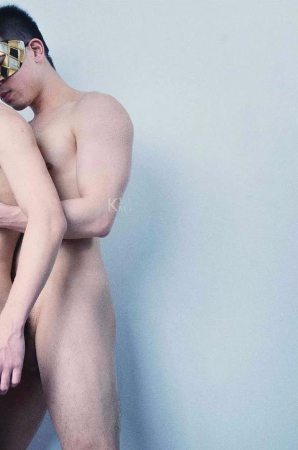 BE-A-MODEL-1-創刊號-X-ISSUE-面具男的情慾世界